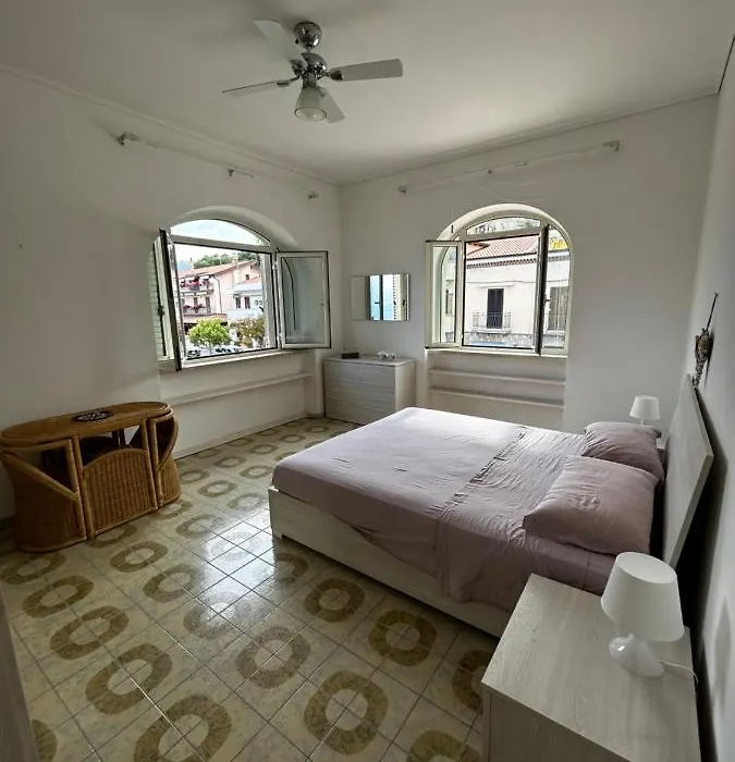 Palinuro appartamento centralissimo 6 posti letto-1