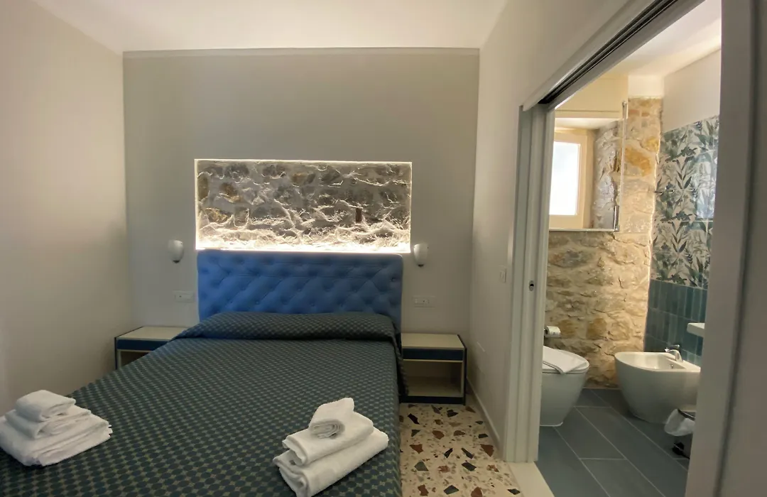 Cinquestelle Albergo del centro storico-1